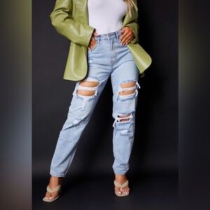 PRETTYLITTLETHING RIPPED MOM JEANS